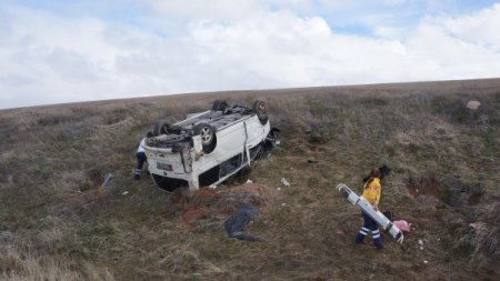 Mardin'den düğün için gelen aileyi taşıyan minibüs takla attı: 6 yaralı