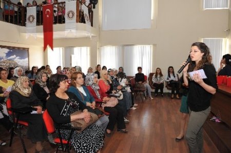 Mardinli kadınlara 'İletişim ve Etkili Yaşam' semineri