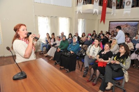 Mardinli kadınlara 'İletişim ve Etkili Yaşam' semineri