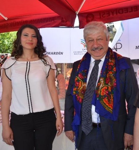 Mardinli kadınların el emekleri Antalya’da sergileniyor