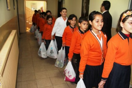 Mardinli öğrencilerden Suriyeli ailelere anlamlı yardım