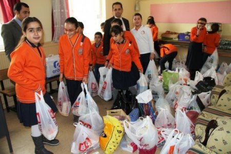 Mardinli öğrencilerden Suriyeli ailelere anlamlı yardım