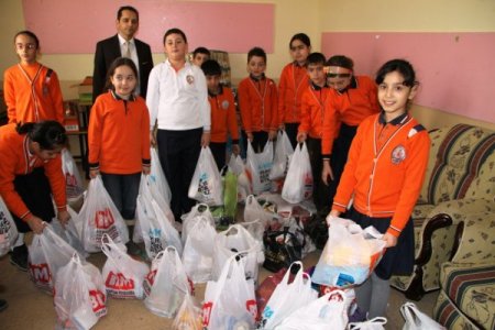 Mardinli öğrencilerden Suriyeli ailelere anlamlı yardım