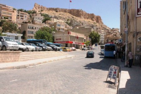 Mardinliler Sıcaktan Evlerine Kapanınca Çarşı Boş Kaldı