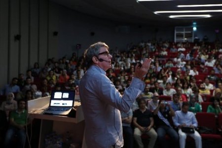 Mark Porter ve Cüneyt Özdemir geleceğin tasarımcılarıyla buluştu