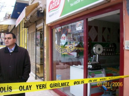 Market Duvarını Delip Sarrafı Soydular
