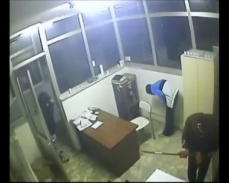 Market hırsızları güvenlik kamerasında