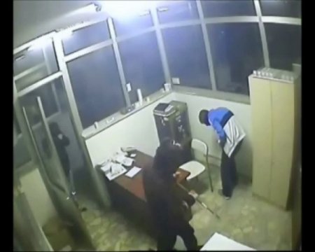 Market hırsızları güvenlik kamerasında