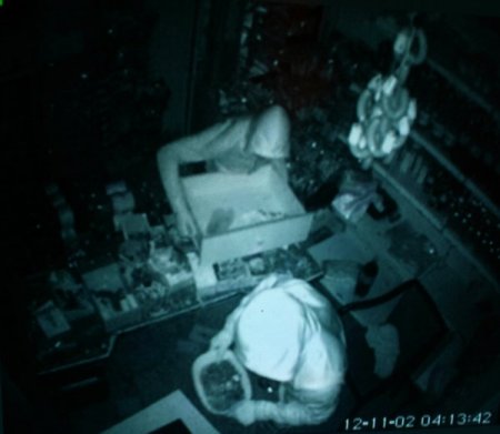 Market soygunu güvenlik kameralarına yansıdı