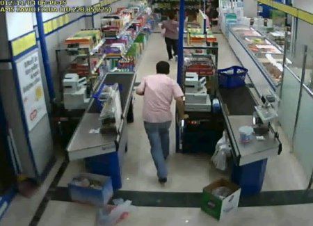 Markete ses bombalı saldırı güvenlik kamerasında