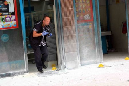 Marketi içinde müşteriler olduğu halde yakmaya kalktılar