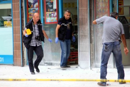 Marketi içinde müşteriler olduğu halde yakmaya kalktılar