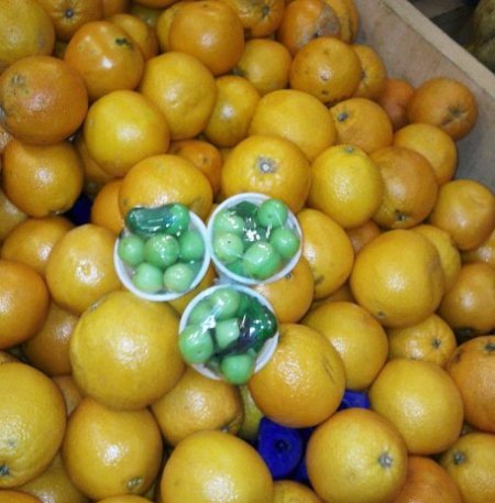 Marketlerde kilosu 150 liradan satışa çıkan erik alıcı bulamıyor