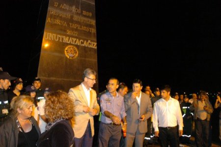 Marmara Depremi Kavaklı Sahilindeki Anıtta Tekrar Hatırlandı