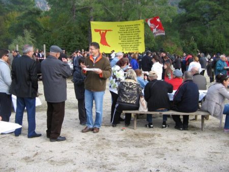 Marmaris Pir Sultan Abdal Derneği, aşure etkinliği düzenledi