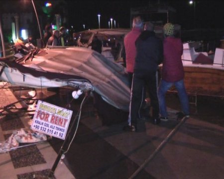 Marmaris yat limanında hortum paniği