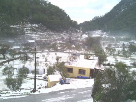 Marmaris’in Osmaniye köyünde dolu hayatı felç etti