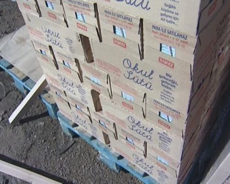 Marmaris'te 57 bin kutu okul sütü boş arazide bulundu