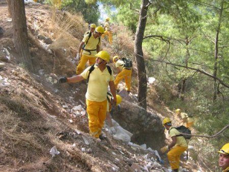 Marmaris’te ormanlar temizleniyor