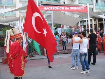 Marmaris'te Rus MTV kanalı çalışanlarına mehterli karşılama