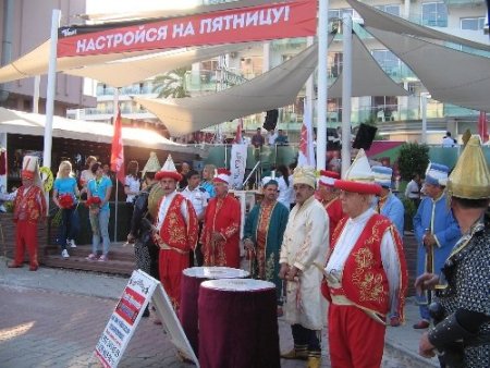 Marmaris'te Rus MTV kanalı çalışanlarına mehterli karşılama