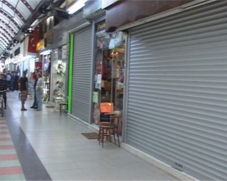 Marmaris'te taklit denetimi kepenk kapattırdı