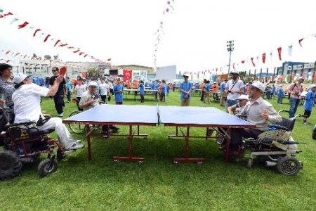 Masa tenisinde 400 kişiyle rekor denemesi