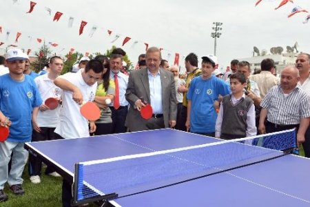 Masa tenisinde 400 kişiyle rekor denemesi
