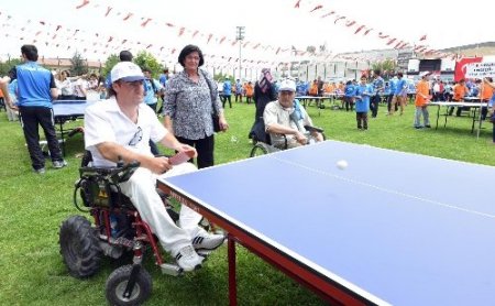 Masa tenisinde 400 kişiyle rekor denemesi