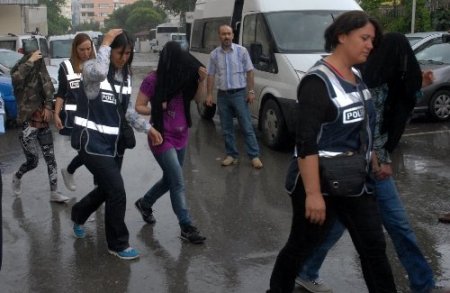 Masaj salonlarına fuhuş baskını