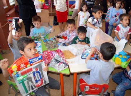 'Masal Vadisi Öğrencileri' oyuncaklarını kardeş öğrencilerle paylaştı