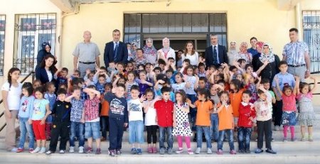 'Masal Vadisi Öğrencileri' oyuncaklarını kardeş öğrencilerle paylaştı