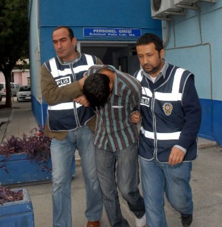 Maskeli 5'ler Polise Yakalandı