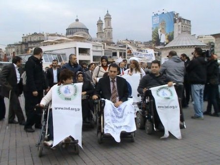 Masum Türker: Darbelere Asla Geçit Verilmemeli