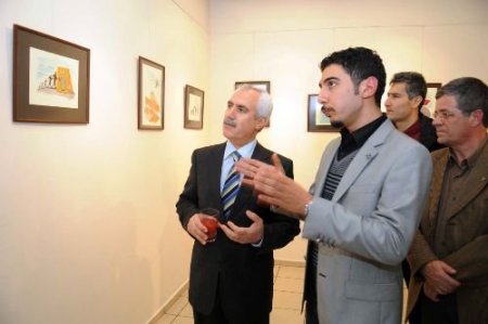 Matematik Öğretmeni Karikatüristten "4 Yanlış 1 Doğruyu" Konulu Sergi