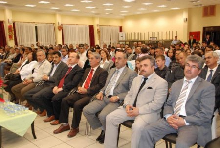 Matematik Olimpiyatlarını Kazanan Öğrenciler Madalyalarını Aldı