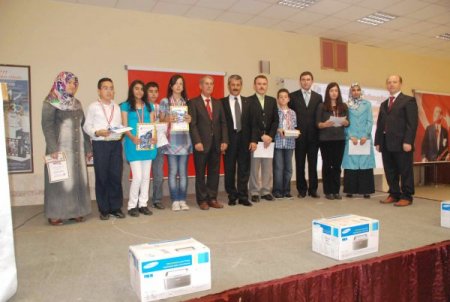 Matematik Olimpiyatlarını Kazanan Öğrenciler Madalyalarını Aldı