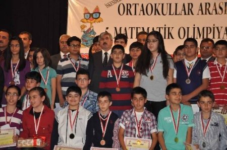 Matematik şampiyonları ödüllerine kavuştu