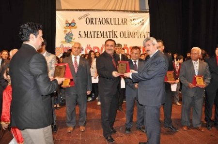 Matematik şampiyonları ödüllerine kavuştu