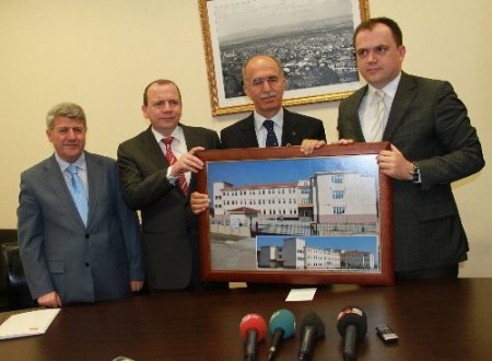 Matlı ailesi Karacabey’e 8 milyon liraya fen lisesi yaptırdı