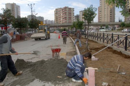 Mavi Bulvar, belediyenin çalışmalarıyla güzelleşiyor