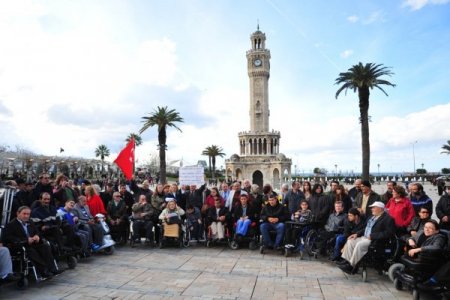 'Mavi kapak' kampanyasını istemeyen engelliler biraraya geldi