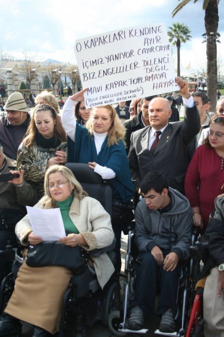 'Mavi kapak' kampanyasını istemeyen engelliler biraraya geldi
