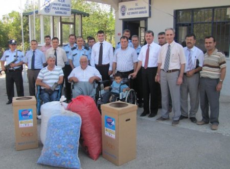 Mavi kapak Sumbas’ta iki engelliyi sevindirdi