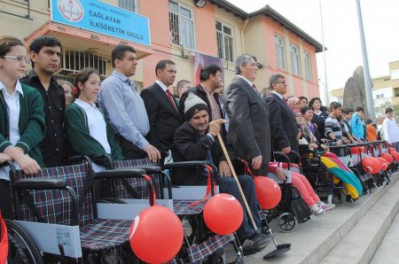 Mavi kapaklar 23 engelliye tekerlekli sandalye oldu