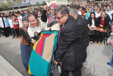 Mavi kapaklar 23 engelliye tekerlekli sandalye oldu