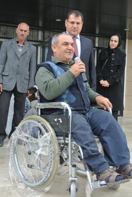 Mavi kapaklar bir engelliyi daha sevindirdi