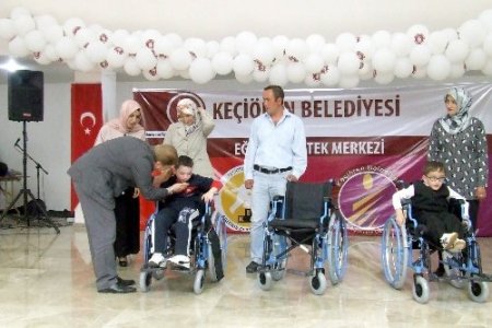 Mavi kapaklar engellileri sevindiriyor