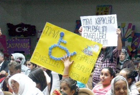 Mavi kapaklar engellileri sevindiriyor