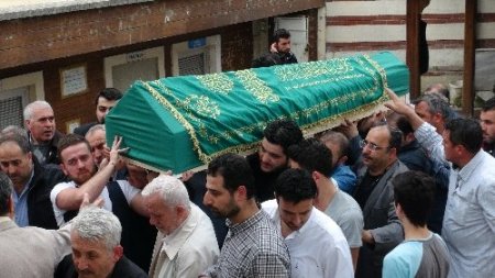 Mazgal boşluğundan düşüp ölen genç son yolculuğuna uğurlandı